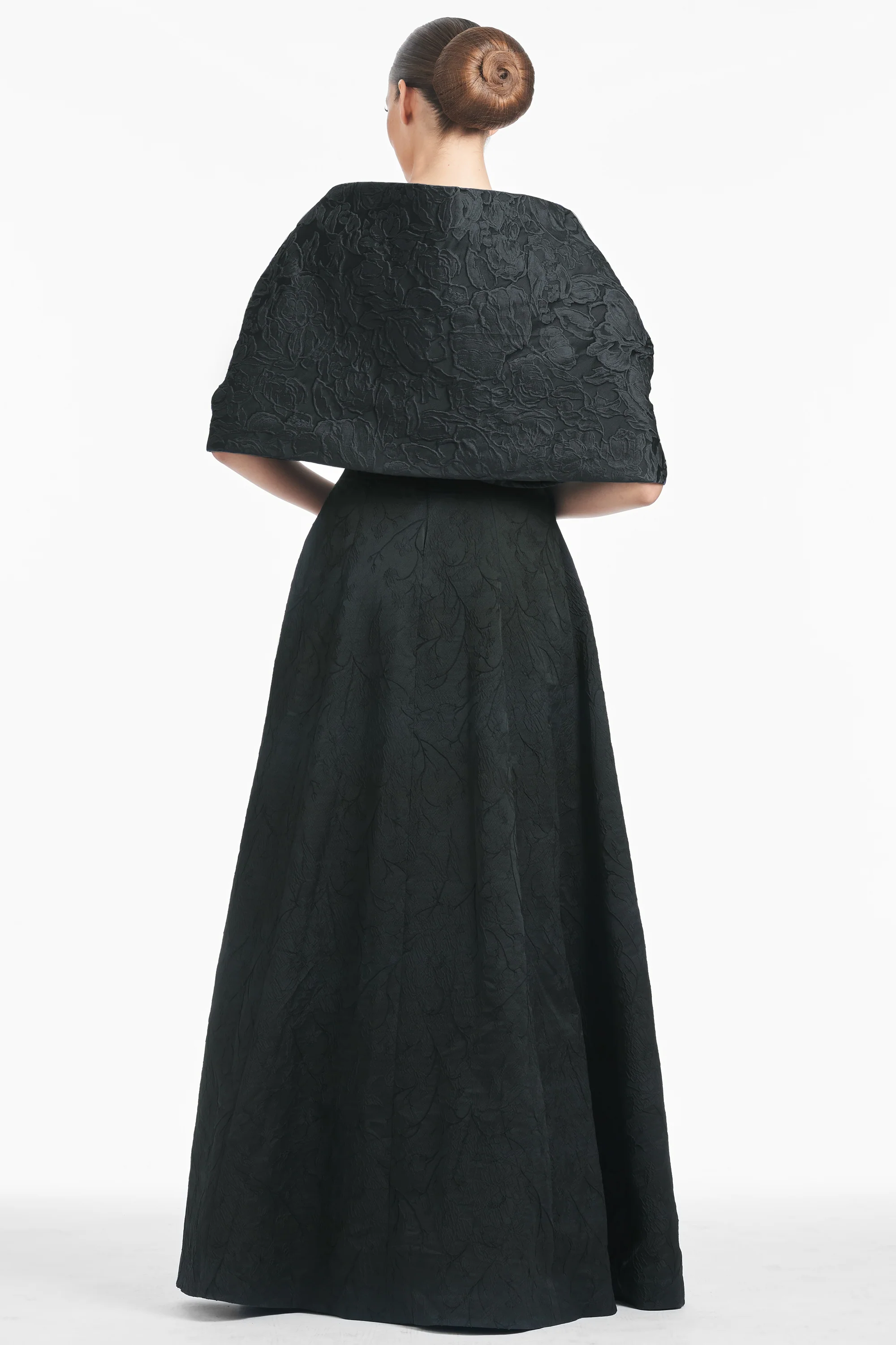 THE HUG SHAWL - BLACK JACQUARD CLOQUE - Image 5